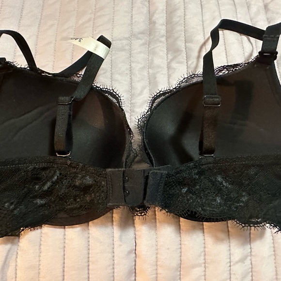 Black Lace Plunge Push-up Bra - Picture 2 of 3